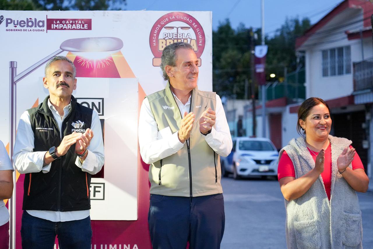Pepe Chedraui lleva alumbrado LED a la colonia 10 de Mayo con Puebla Brilla