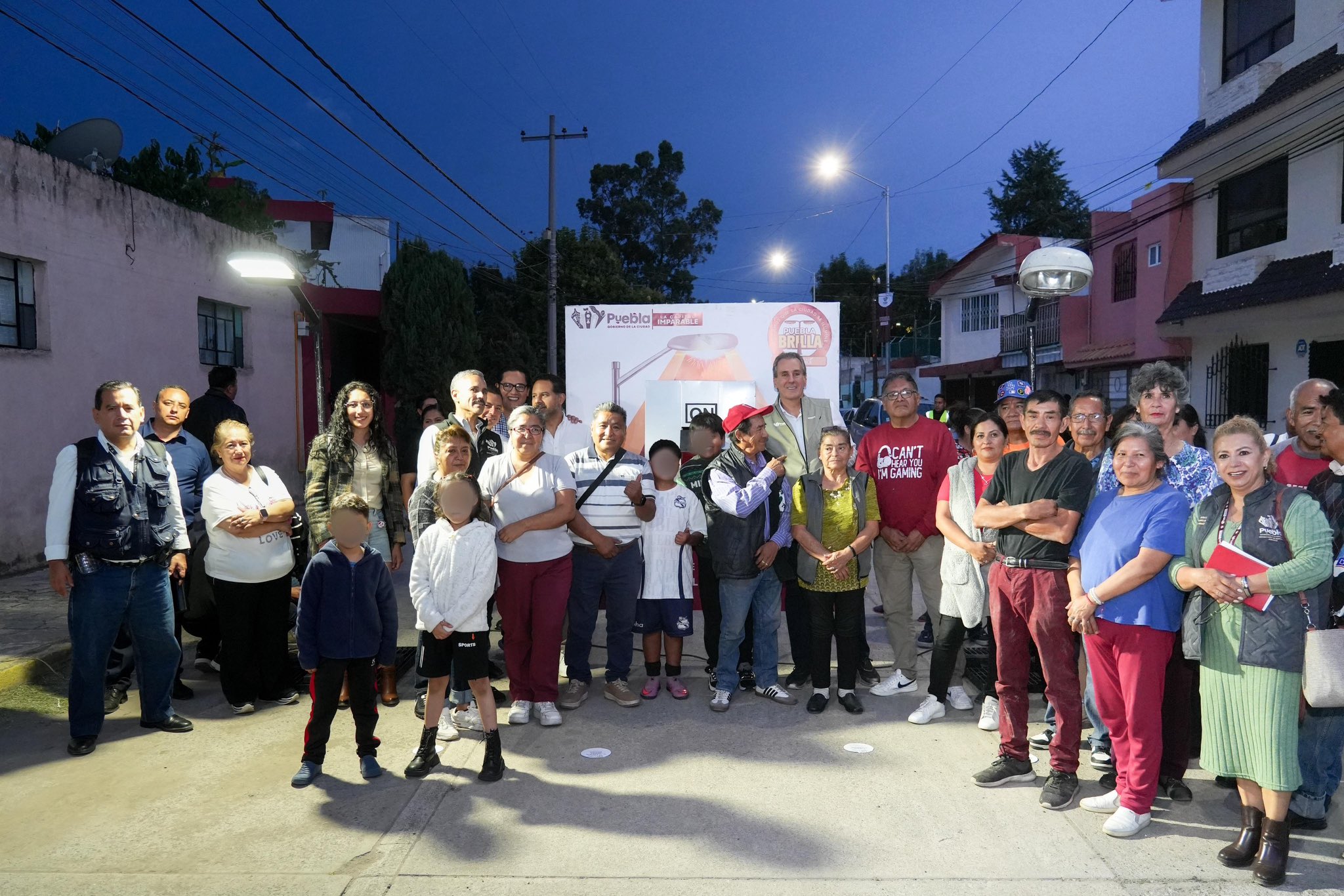 Pepe Chedraui lleva alumbrado LED a la colonia 10 de Mayo con Puebla Brilla
